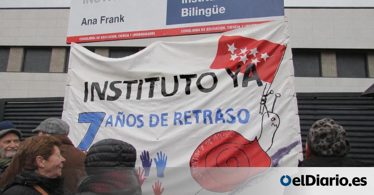 Aravaca protesta por el instituto público que lleva siete años cerrado: "Este es un colegio para todos"