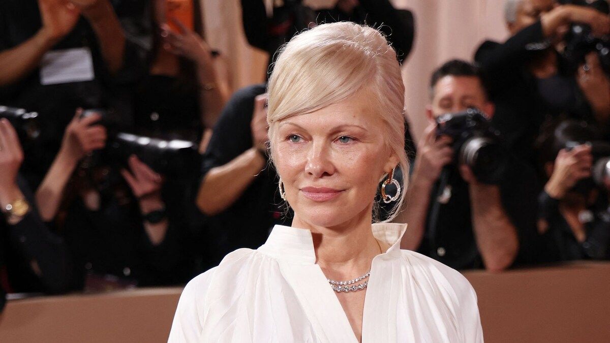 Pamela Anderson lleva el peinado favorito de las 'it-girls' en los Golden Globes