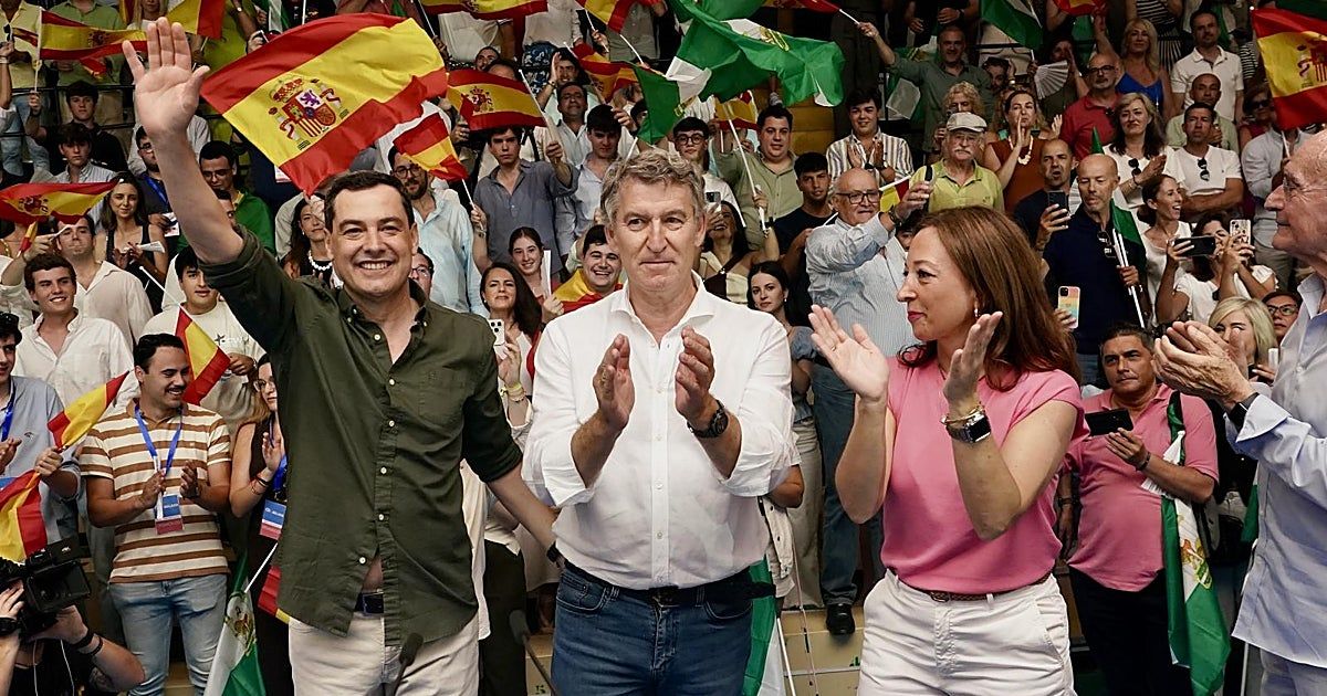 Juanma Moreno, en modo electoral: diseña una campaña alejada de la bronca nacional para frenar a Vox